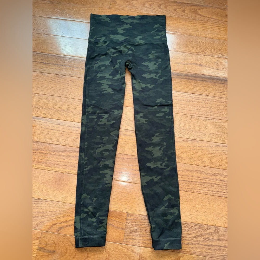 Medium Spanx Seamless Camo Leggings